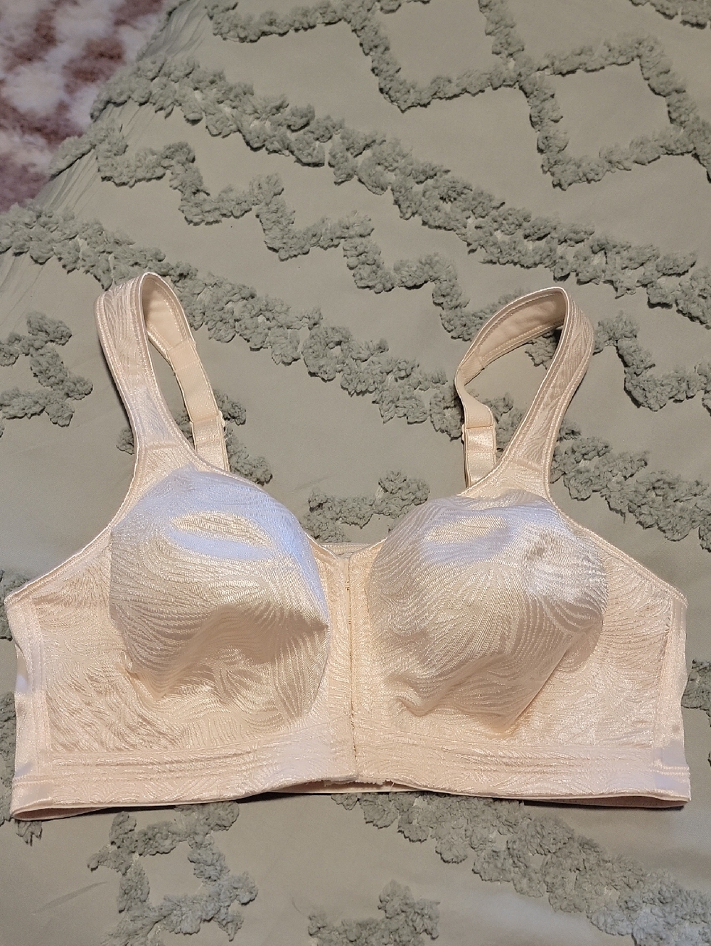 Playtex Light Cream Full-Coverage Support Bra